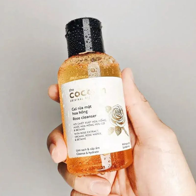 Ưu - Nhược điểm của Gel rửa mặt hoa hồng Cocoon gel rua mat hoa hong cocoon thuan chay