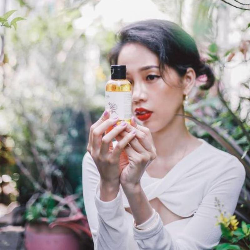 Ai nên dùng Gel rửa mặt hoa hồng gel rua mat hoa hong cocoon thuan chay