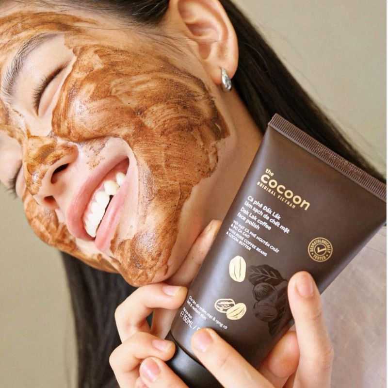 cach dung ca phe daklak lam sach da chet mat cocoon